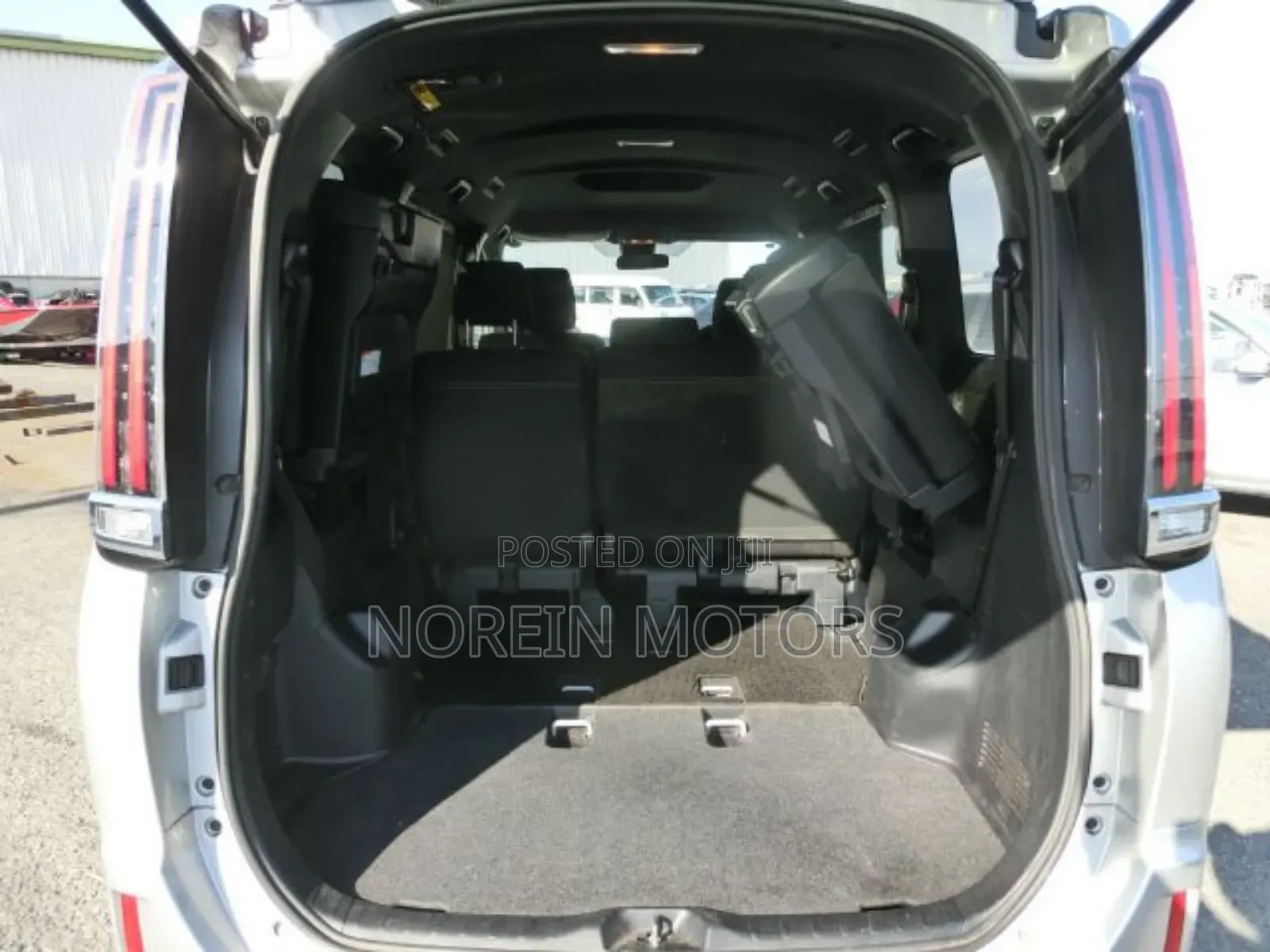 Toyota Esquire 2019 Gray