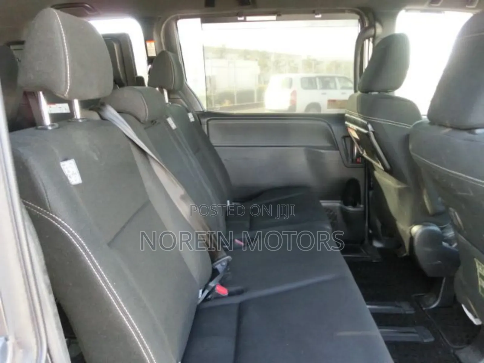 Toyota Esquire 2019 Gray