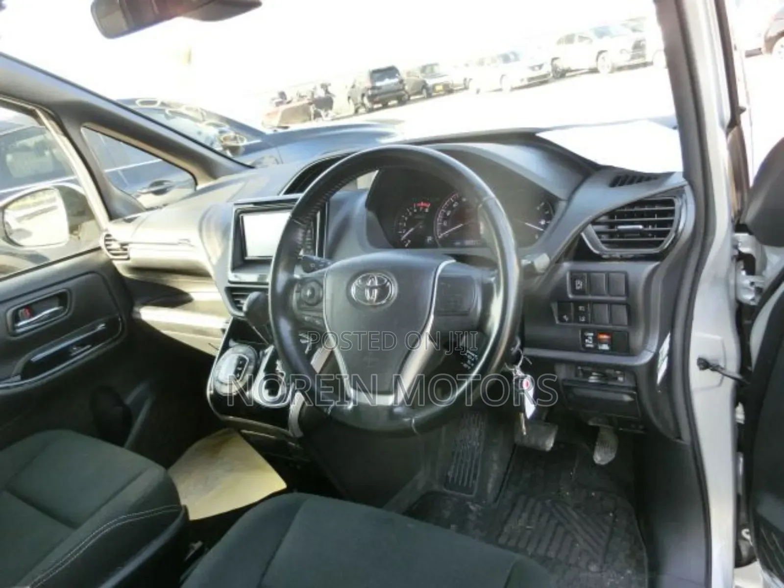 Toyota Esquire 2019 Gray