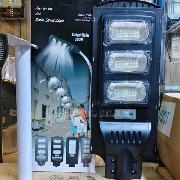 *300w Solar Street Light + Pole Floodlights