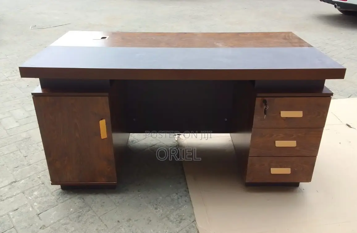 Office Desk : 1400mm Mahogany Executive Office Desk