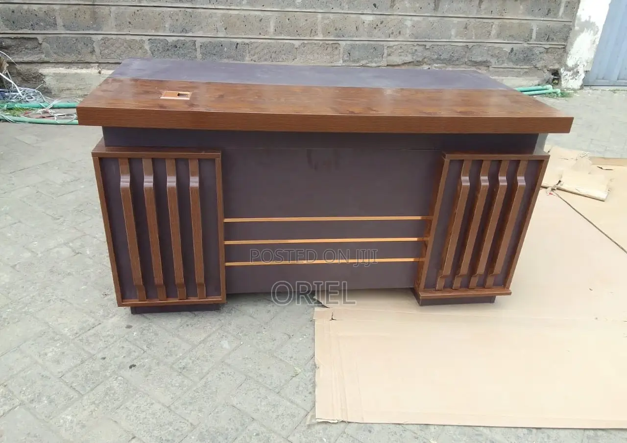 Office Desk : 1400mm Mahogany Executive Office Desk