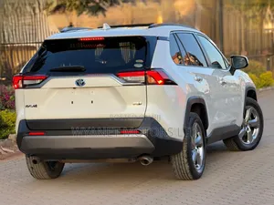 Toyota RAV4 Hybrid 2019 White