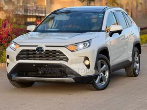Toyota RAV4 Hybrid 2019 White