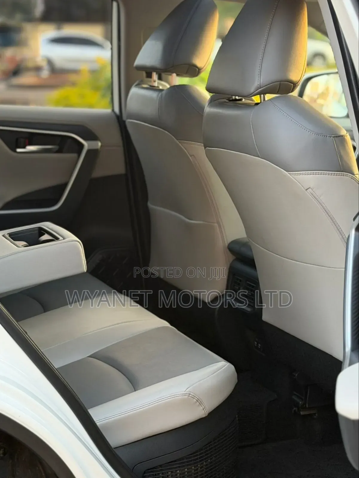 Toyota RAV4 Hybrid 2019 White