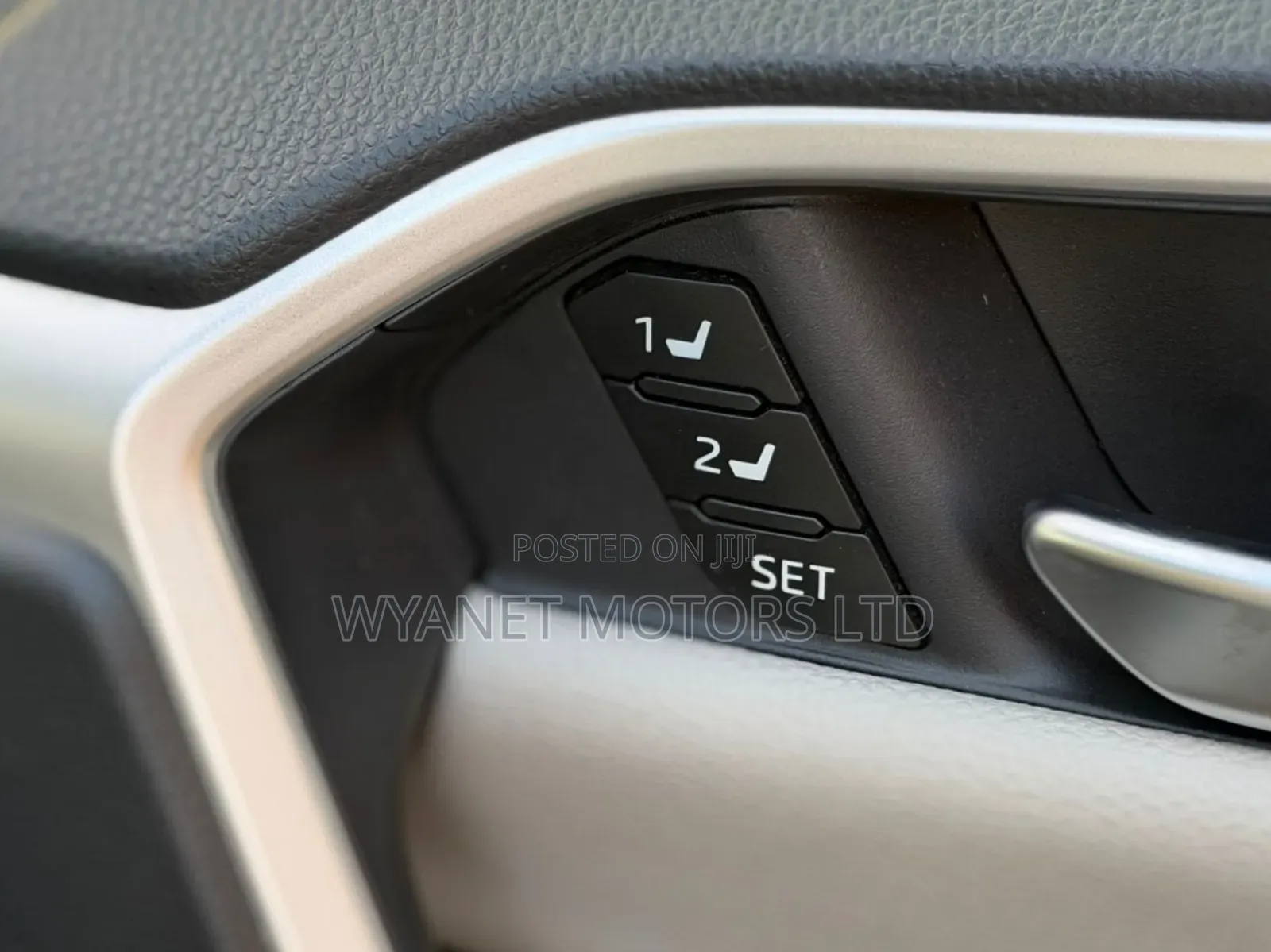 Toyota RAV4 Hybrid 2019 White