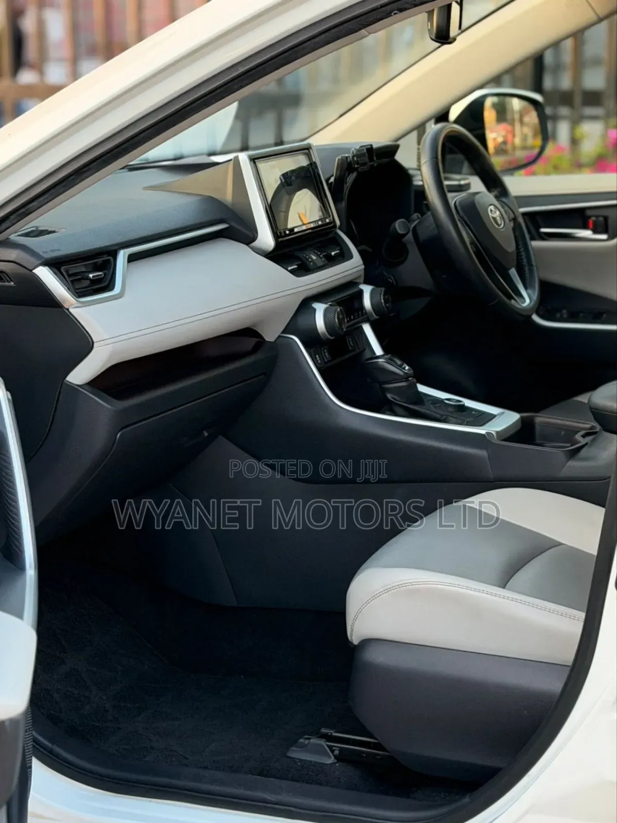 Toyota RAV4 Hybrid 2019 White