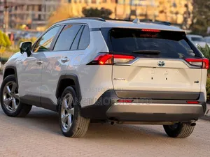 Toyota RAV4 Hybrid 2019 White