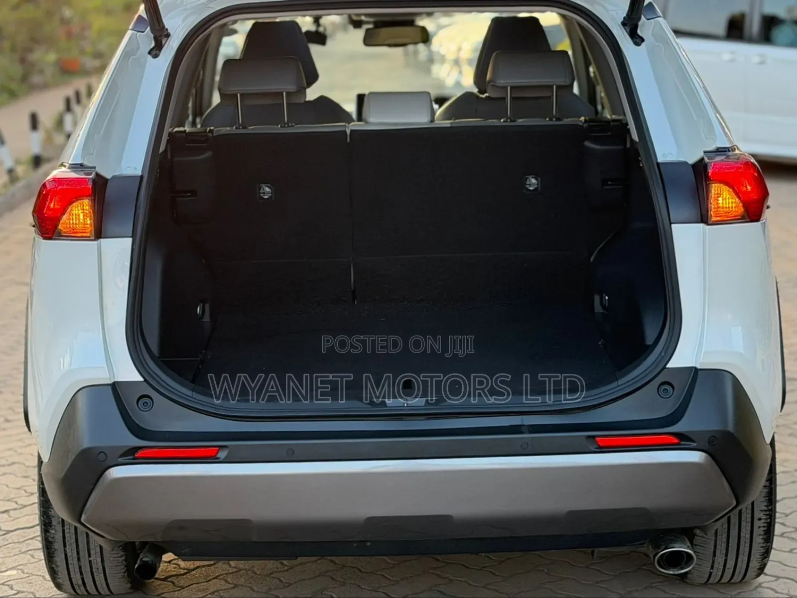 Toyota RAV4 Hybrid 2019 White