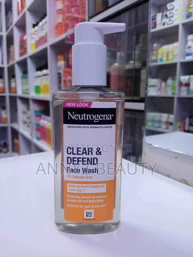 Neutrogena Clear Defense Face Wash 200ml - main view