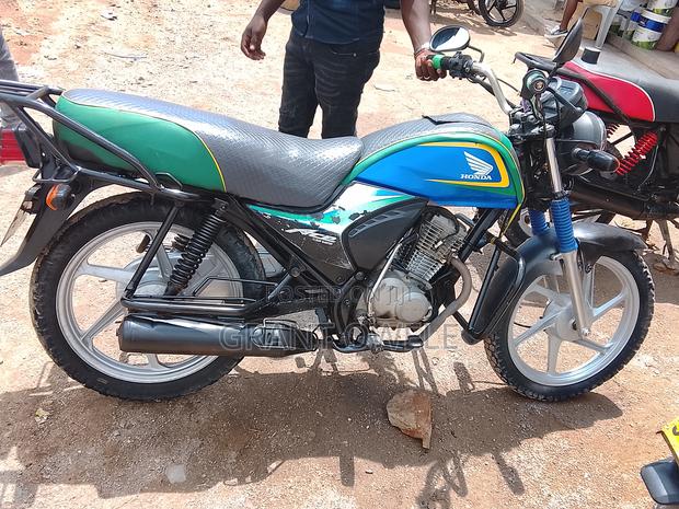 Honda CB 2024 Blue