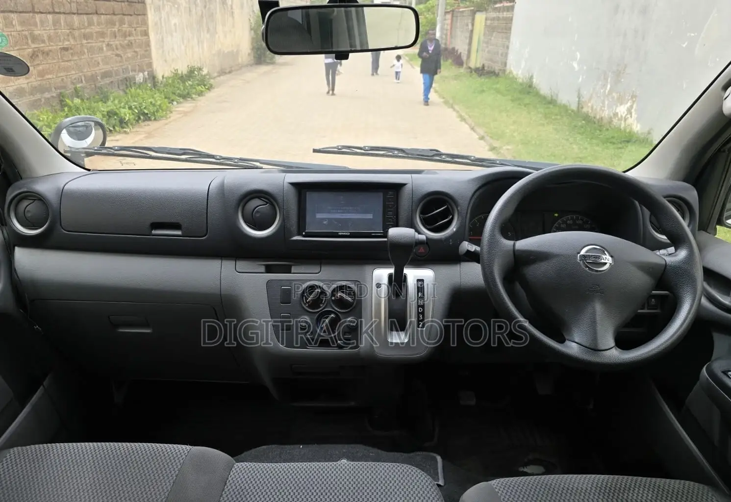 Nissan Caravan (Urvan) 2018 White