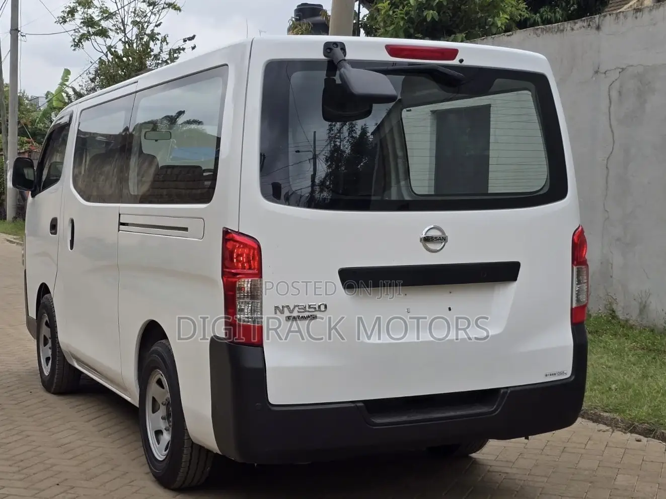 Nissan Caravan (Urvan) 2018 White