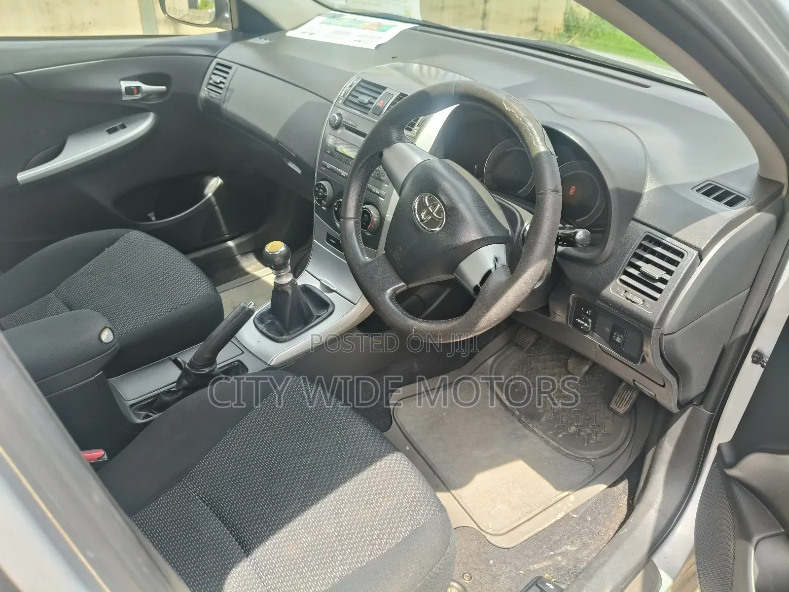 Toyota Corolla 2010 Silver