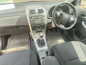 Toyota Corolla 2010 Silver
