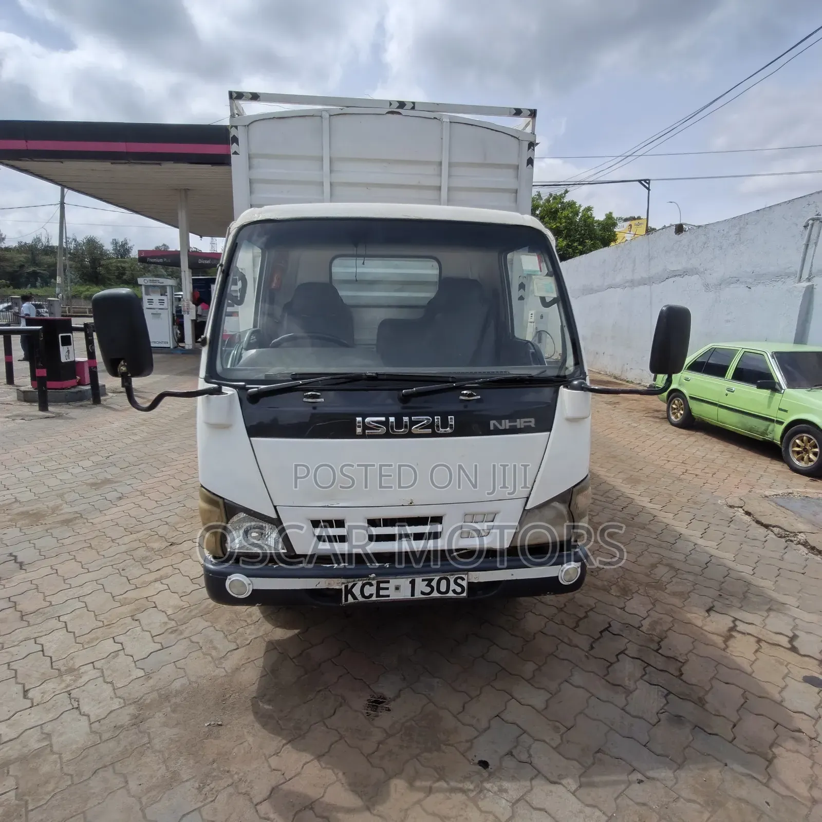 Isuzuu NHR