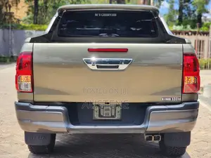 Toyota Hilux 2020 Brown