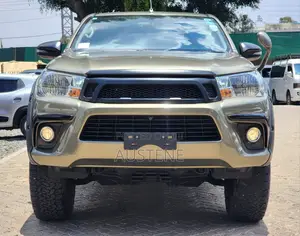 Toyota Hilux 2020 Brown