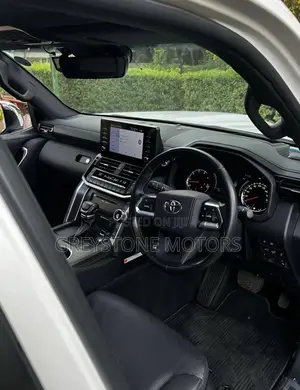 Toyota Land Cruiser 3.3 Diesel 4WD 2022 White