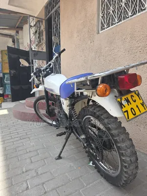 Suzuki 1982 White