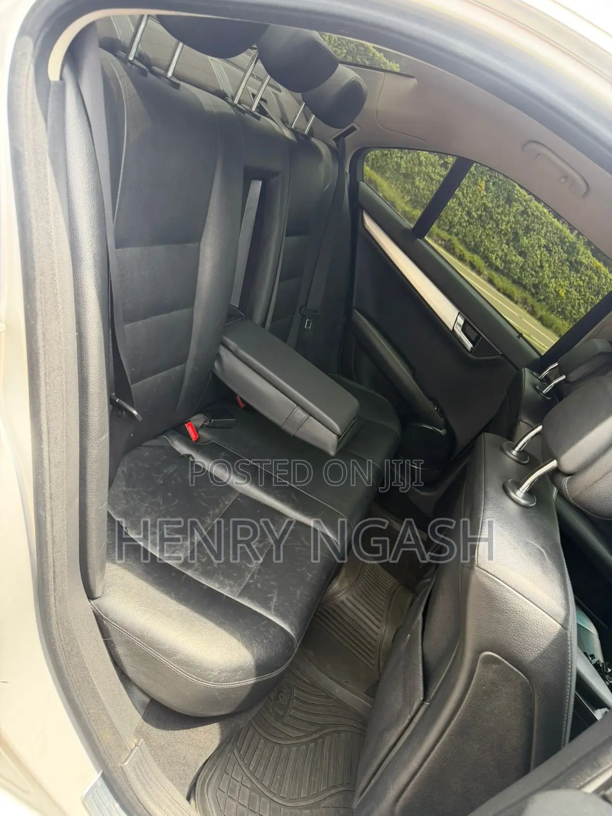 Mercedes-Benz C200 2011 Silver