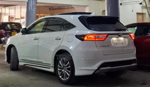 Toyota Harrier 2.0 4WD 2019 White