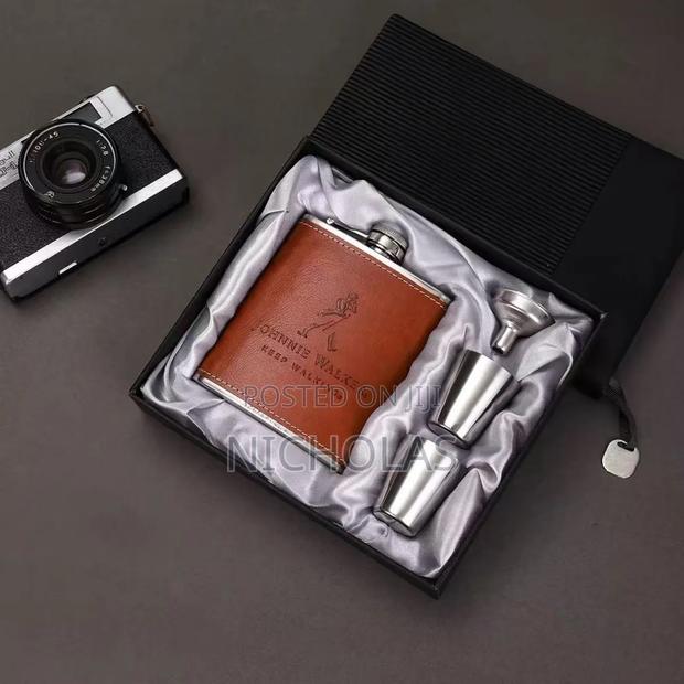Premium Hip Flasks - thumbnail 3