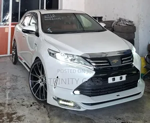 Toyota Harrier 2.5 Hybrid 4WD 2019 White