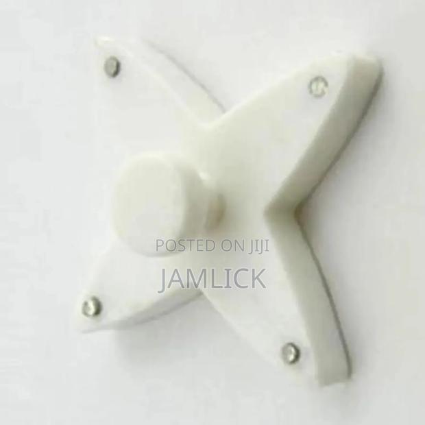 10 PCS Hard Plastic 4-Pin Seamless Wall Hooks - Id