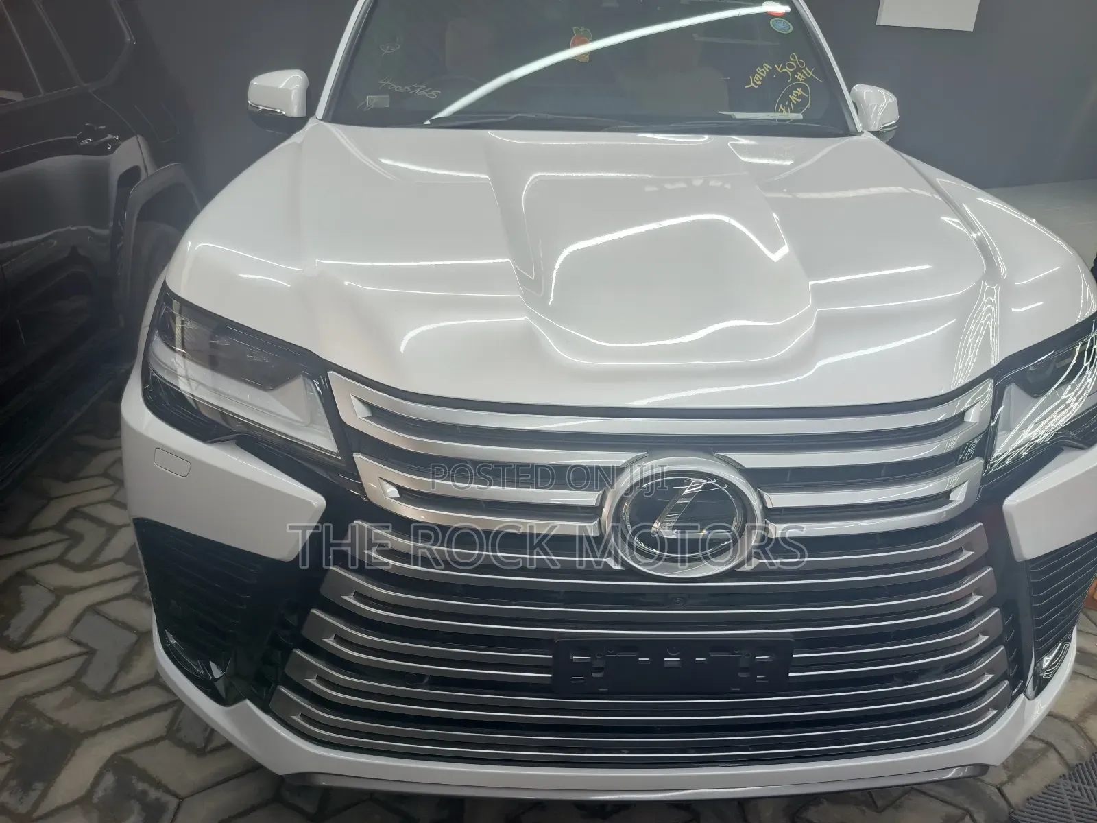Lexus LX 2019 White