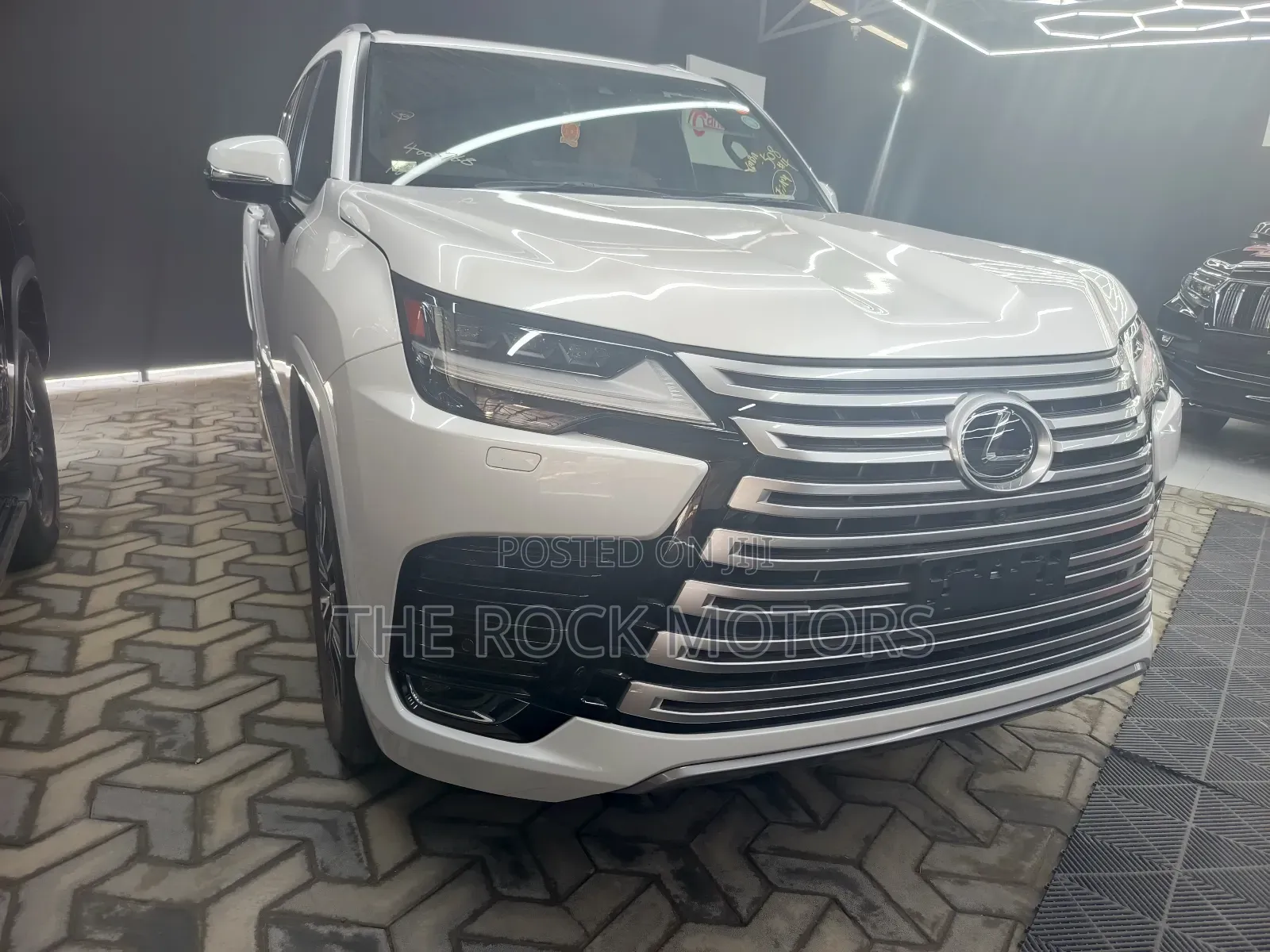 Lexus LX 2019 White