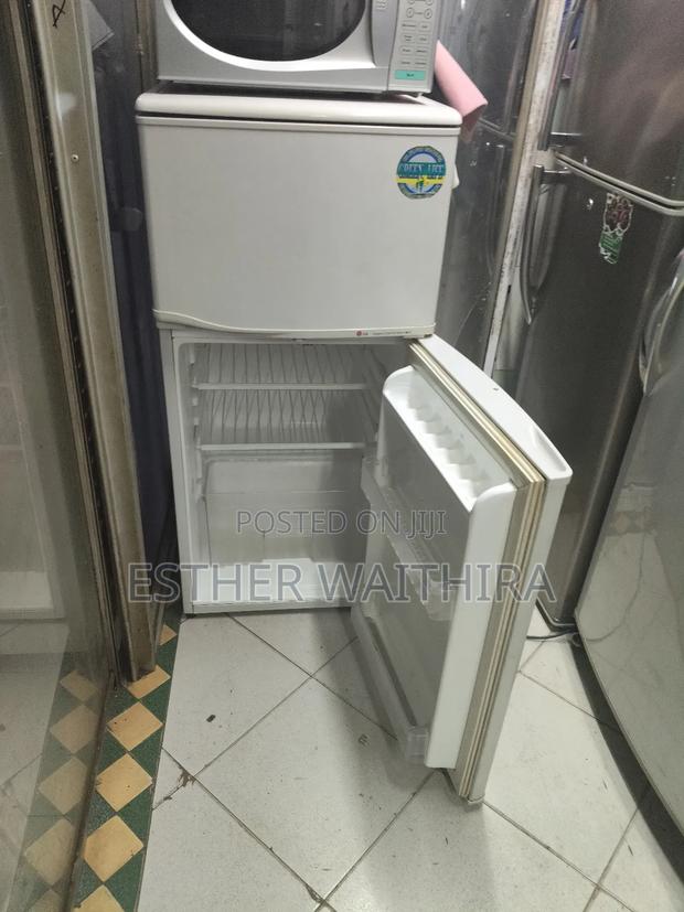 Medium Size Lg Fridge in Good Working Condition - thumbnail 3
