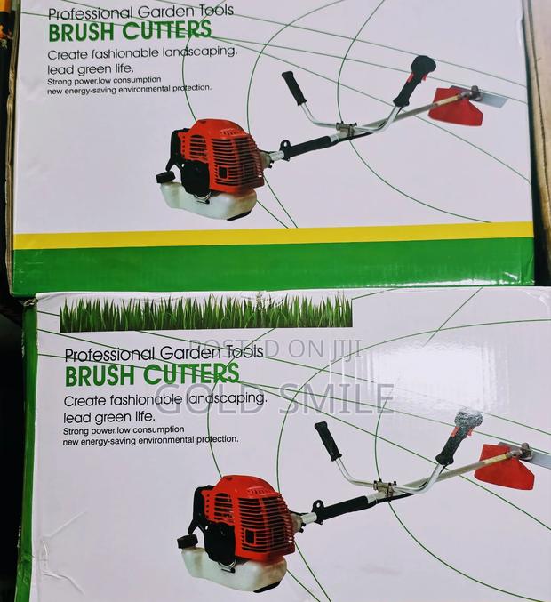 A 4 Stroke Brush Cutter With 8 Blades