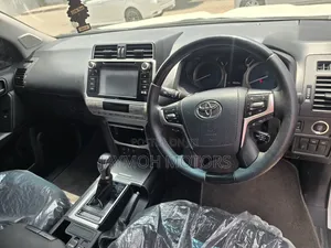 Toyota Land Cruiser Prado 2018 White