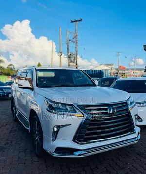 Lexus LX 570 AWD 2018 White