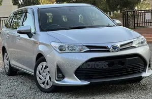 Toyota Corolla Fielder 1.5 Hybrid FWD 2018 Silver