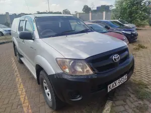 Toyota Hilux 2006 White