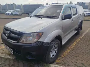 Toyota Hilux 2006 White