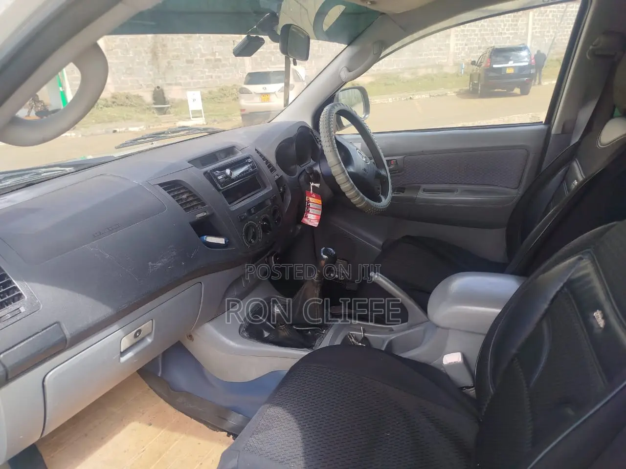 Toyota Hilux 2006 White