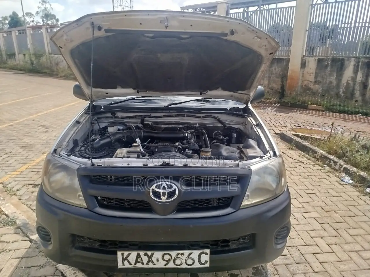 Toyota Hilux 2006 White