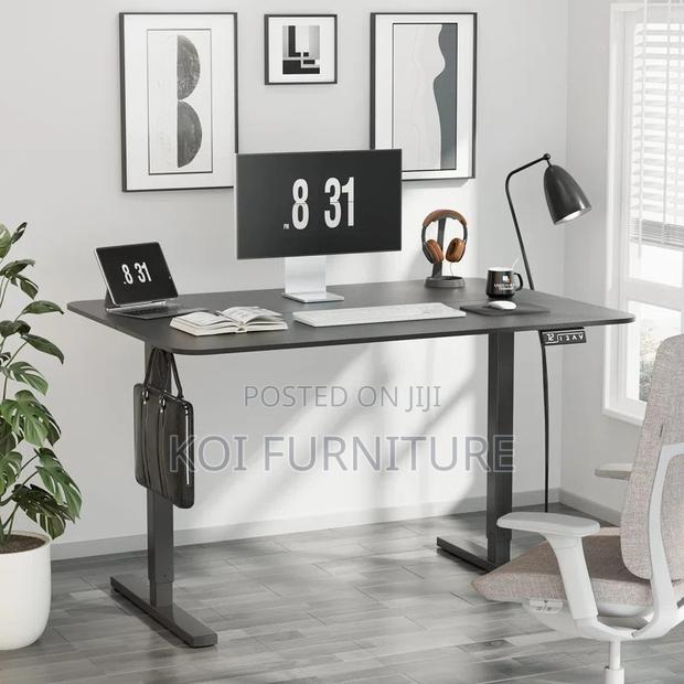Office Table; Ample and Essenial Height Adjustable Office Desk