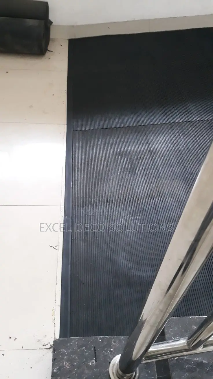 Heavy Duty Ribbed Mat – Perfect for Office Shop Floor