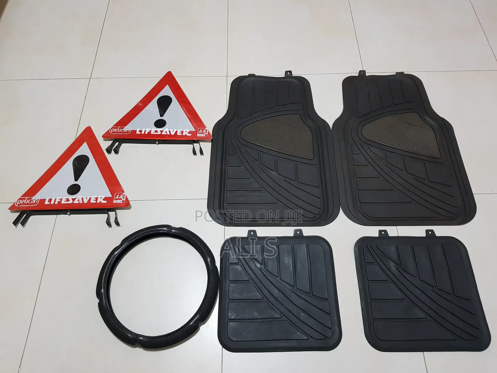 Car Accessory Set With Warning Triangles Floor Mats