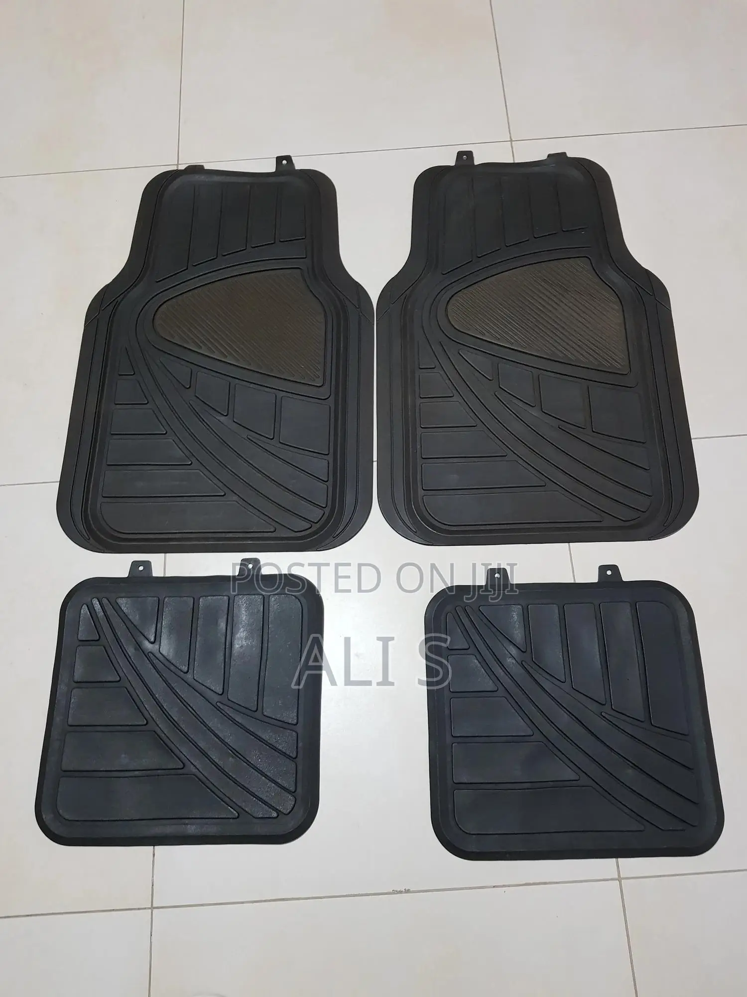 Car Accessory Set With Warning Triangles Floor Mats