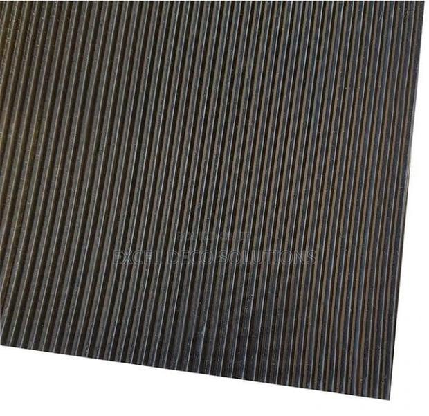 Ribbed Flooring Mat – Ideal for Entrance Walkways