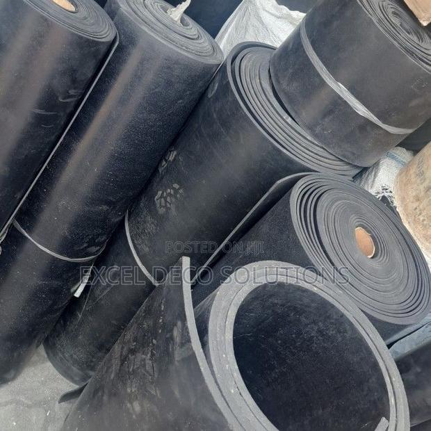 Heavy Rubber Mat – Perfect for Walkways Entrances