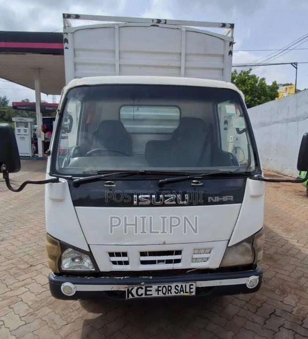 Isuzu NHR 2015 White - main view
