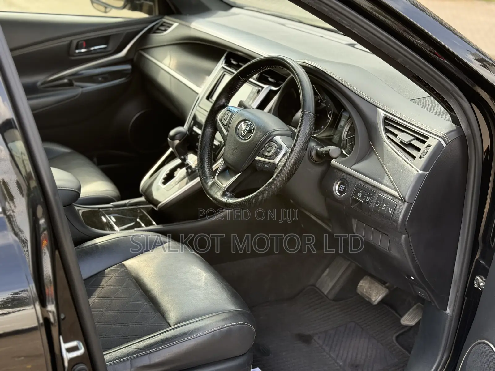 Toyota Harrier 2.0 2019 Black