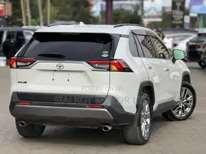 Toyota RAV4 Limited AWD 2019 White
