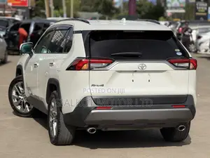 Toyota RAV4 Limited AWD 2019 White